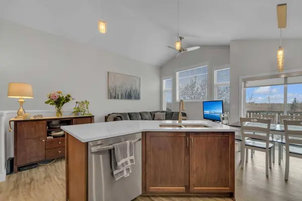 156 Wiley CRES, Red Deer, AB T4N 7G7