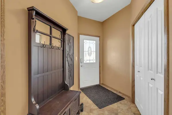 22 Jenner CRES, Red Deer, AB T4P 0B2