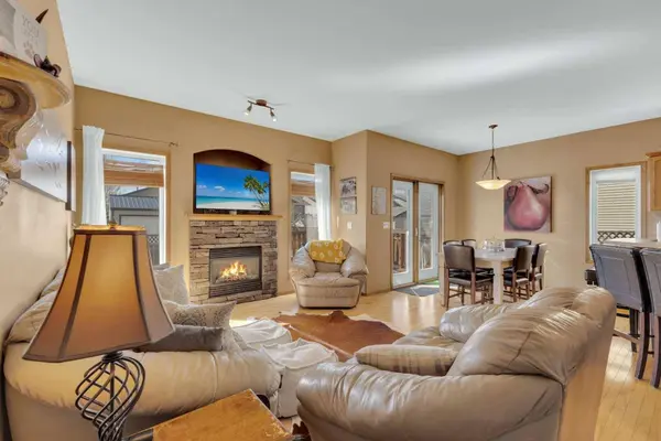 22 Jenner CRES, Red Deer, AB T4P 0B2