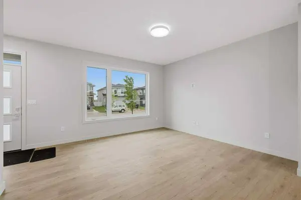20 Memorial Pkwy, Rural Red Deer County, AB T4E 3B7