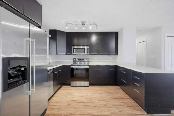102 Denovan CRES, Red Deer, AB T4R 1W2