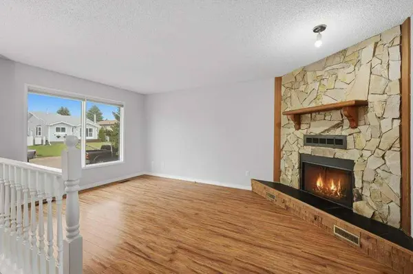 102 Denovan CRES, Red Deer, AB T4R 1W2