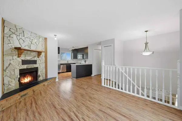 102 Denovan CRES, Red Deer, AB T4R 1W2