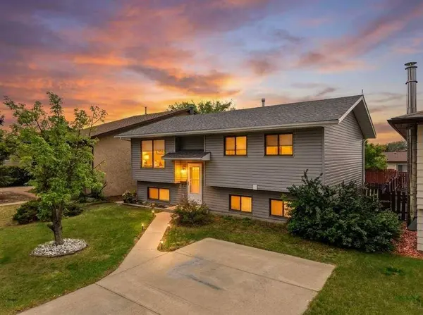102 Denovan CRES, Red Deer, AB T4R 1W2