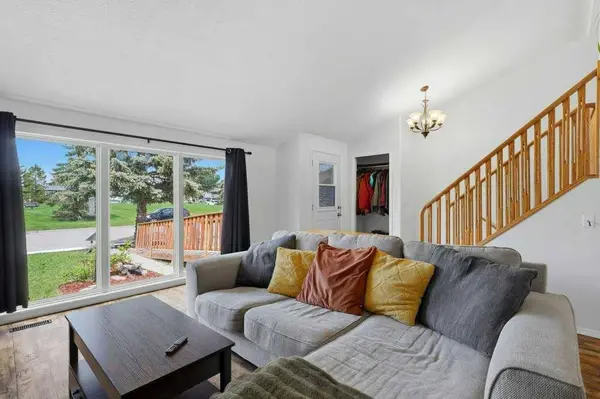 28 Larne PL, Penhold, AB T0M 1R0
