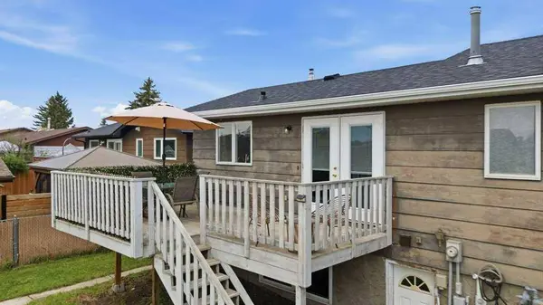 28 Larne PL, Penhold, AB T0M 1R0