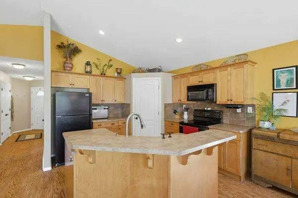 23 Lakeland RD, Sylvan Lake, AB T4S 0A3