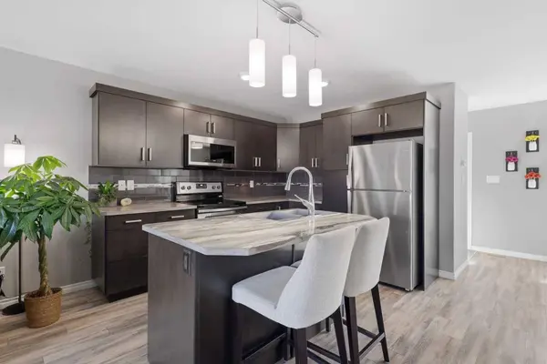 9 Hampton CRES, Sylvan Lake, AB T4S 0N2