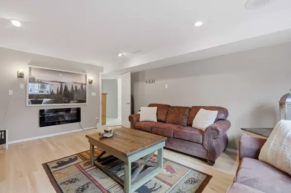 51 Fern Glade CRES, Sylvan Lake, AB T4S 1Z5