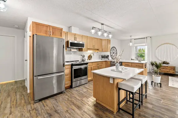 4500 45 AVE #308, Innisfail, AB T4G0A3