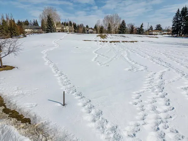 4027 40 Street Close, Ponoka, AB T4J 1A9