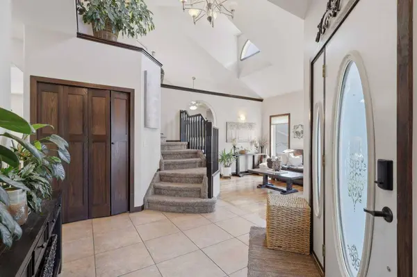 21 Leung Close, Red Deer, AB T4R 2W6