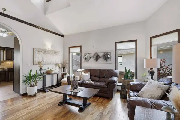 21 Leung Close, Red Deer, AB T4R 2W6