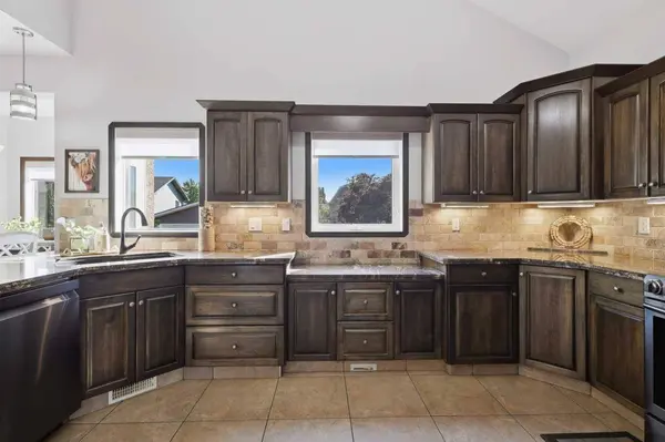 21 Leung Close, Red Deer, AB T4R 2W6