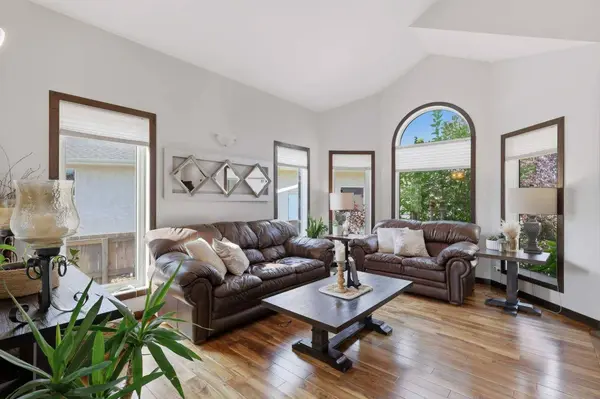 21 Leung Close, Red Deer, AB T4R 2W6