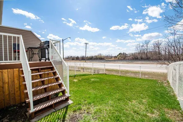 2002 22 AVE #6, Bowden, AB T0M0K0