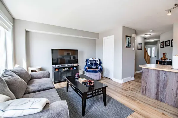 2002 22 AVE #6, Bowden, AB T0M0K0
