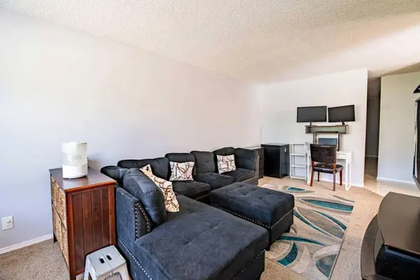 33 Overdown DR, Red Deer, AB T4N5C9