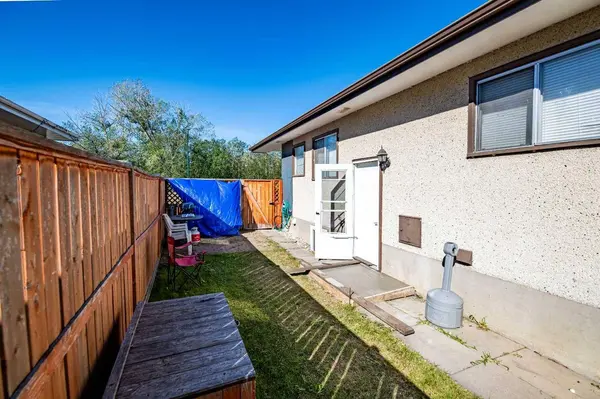 33 Overdown DR, Red Deer, AB T4N5C9