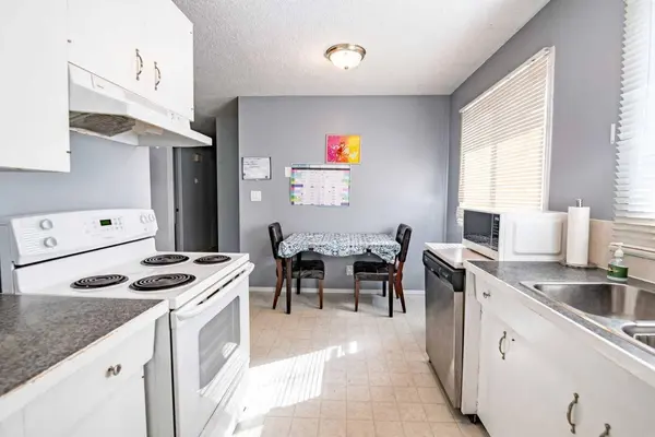 33 Overdown DR, Red Deer, AB T4N5C9