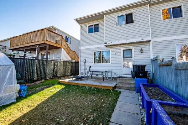 6 Ellenwood DR, Red Deer, AB T4R2E3