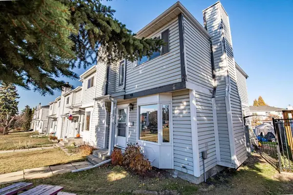 6 Ellenwood DR, Red Deer, AB T4R2E3