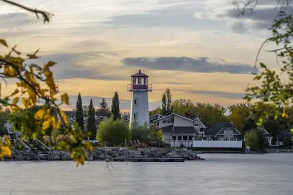 28615440_web1_220329-WCT-SylvanLakeLighthouse_1-800x533