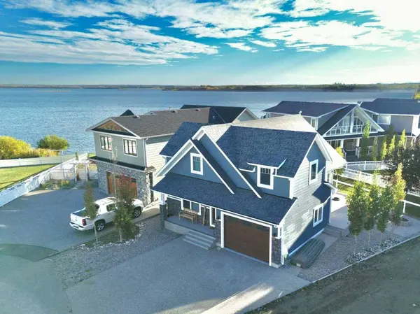 Lakefront homes at Gleniffer Lake in Central Alberta showing waterfront properties and recreational real estate in one of the region’s premier lake communities.