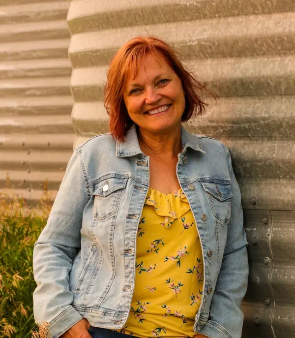 Gull Lake offers a relaxed, accessible lake lifestyle with a mix of established cottage communities, RV resorts and lakefront homes. Located within easy reach of Red Deer and Edmonton, it attracts both weekenders and long-term seasonal owners who value simplicity, water access and a quieter pace than larger tourism-driven lakes.