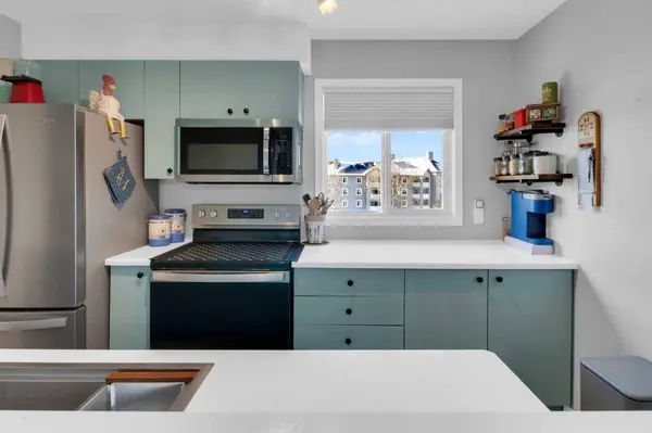 304 Mackenzie WAY SW #8401, Airdrie, AB T4B 3H8