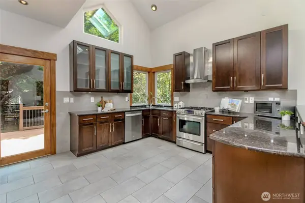 1618 Pear ST NE, Olympia, WA 98506