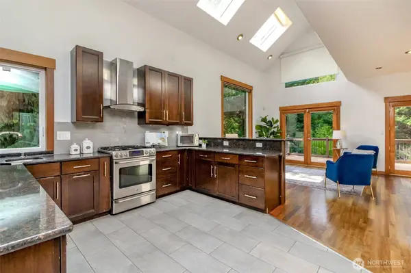 1618 Pear ST NE, Olympia, WA 98506