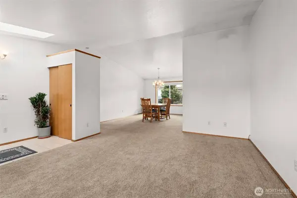 3730 Golden Eagle LOOP SE, Olympia, WA 98513