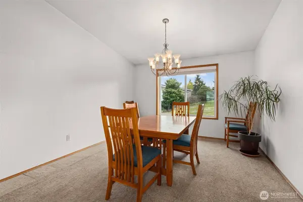 3730 Golden Eagle LOOP SE, Olympia, WA 98513