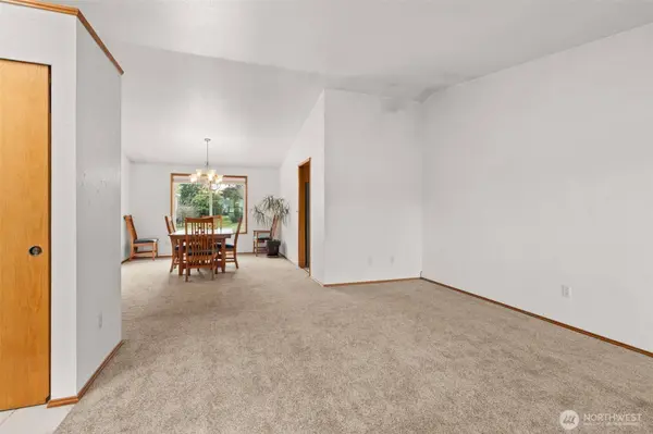 3730 Golden Eagle LOOP SE, Olympia, WA 98513