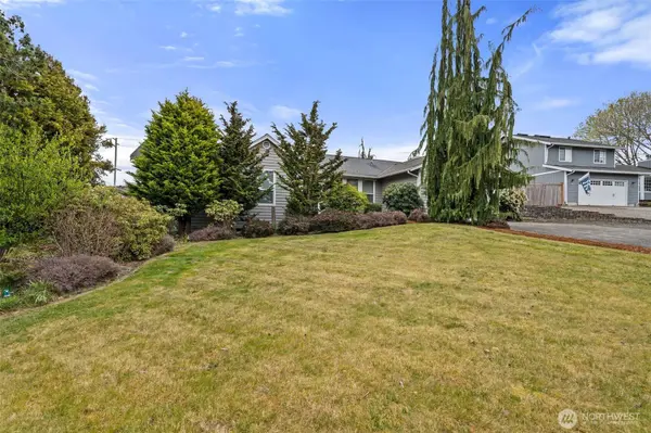 3730 Golden Eagle LOOP SE, Olympia, WA 98513