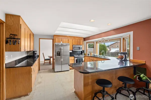 3730 Golden Eagle LOOP SE, Olympia, WA 98513