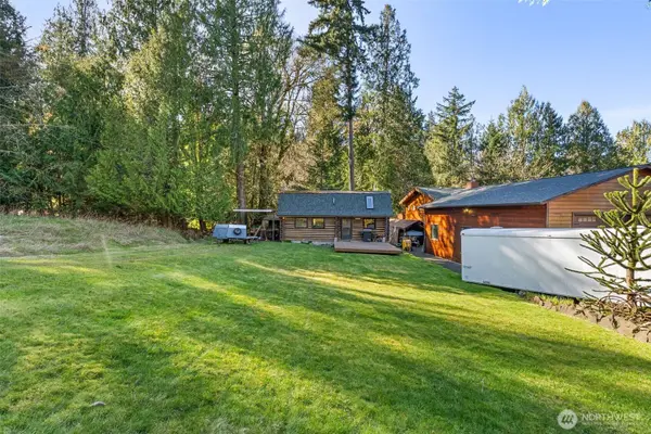 9905 Mariner DR NW, Olympia, WA 98502