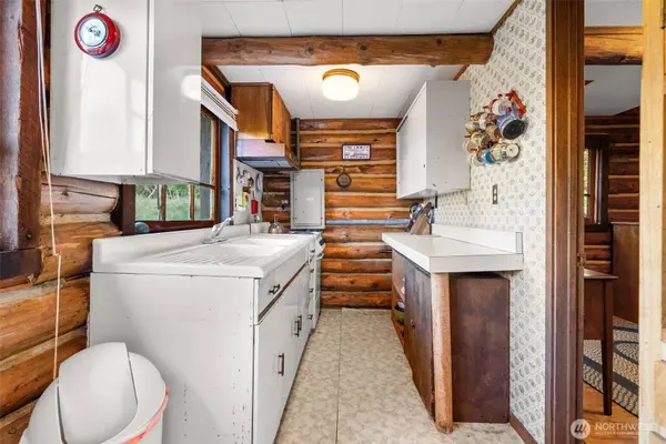 9905 Mariner DR NW, Olympia, WA 98502