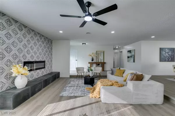 1698 Silver Mesa WAY, Las Vegas, NV 89169