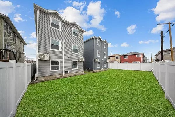 69-52 Hessler Ave, New York, NY 11692