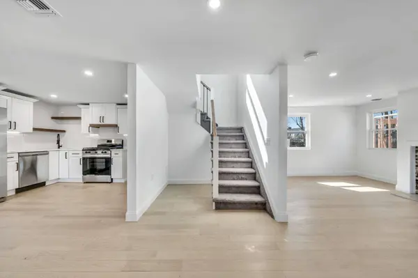 23 Elizabeth CT, Hempstead, NY 11550