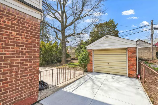 32-28 208 ST, Bayside, NY 11361