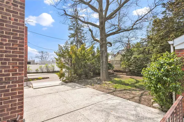 32-28 208 ST, Bayside, NY 11361