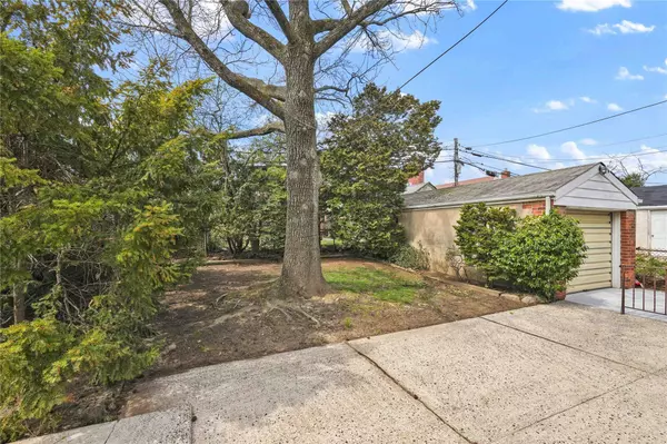 32-28 208 ST, Bayside, NY 11361