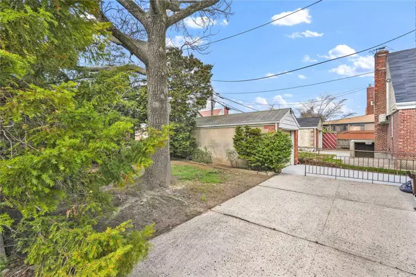 32-28 208 ST, Bayside, NY 11361