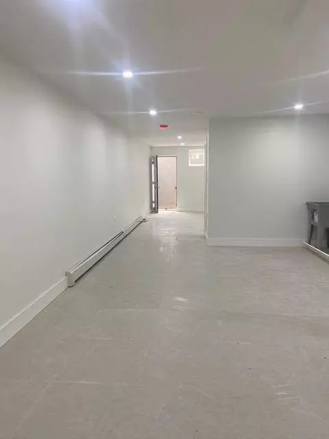 121-09 195th ST, Saint Albans, NY 11413