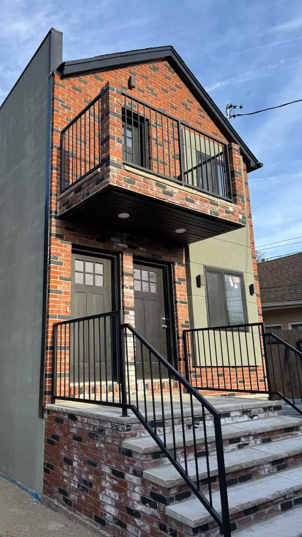 121-09 195th ST, Saint Albans, NY 11413