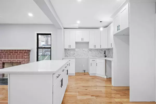 10961 200th ST, Hollis, NY 11412