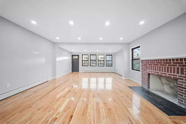 10961 200th ST, Hollis, NY 11412